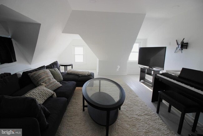 Building Photo - 141 W Mulberry St