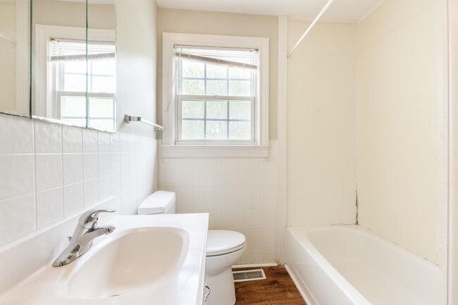 Building Photo - 119 Merrilat Ave