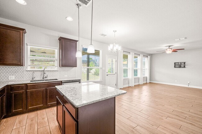 Building Photo - 13154 Beals Cir