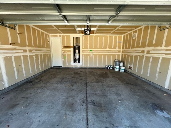 Building Photo - Spacious single story Peoria stunner w/New...