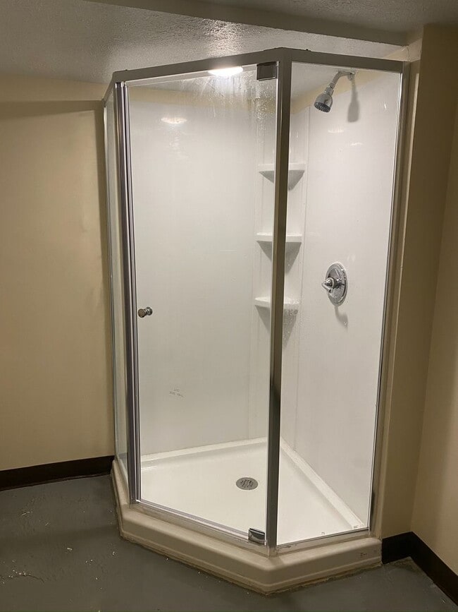 Building Photo - 422 Churchill Rd