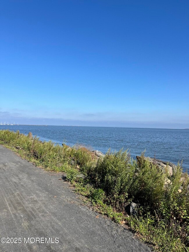 Building Photo - 203 Shore Dr