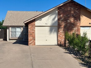 Building Photo - 941 W Enid Cir