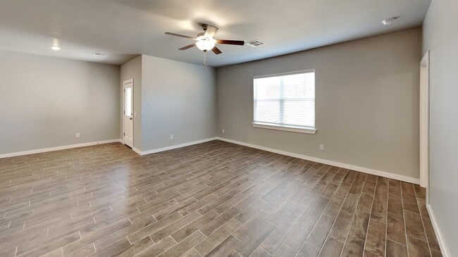 Building Photo - 4 Bedroom 2 Bathroom 2 Car Garage Home in Oakdale School District