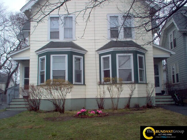 Building Photo - 74 Sharon St