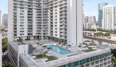 Building Photo - 690 SW 1st Ct