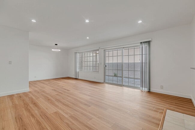 Building Photo - Cupertino Schools - Beautifully Updated Co...