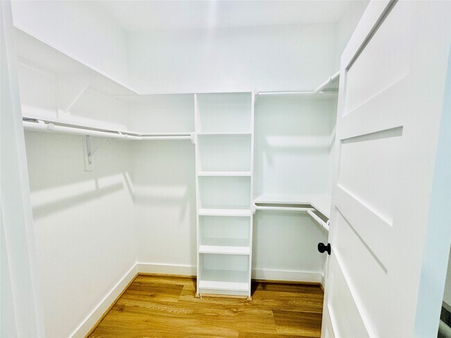 Building Photo - 5420 Elysian St