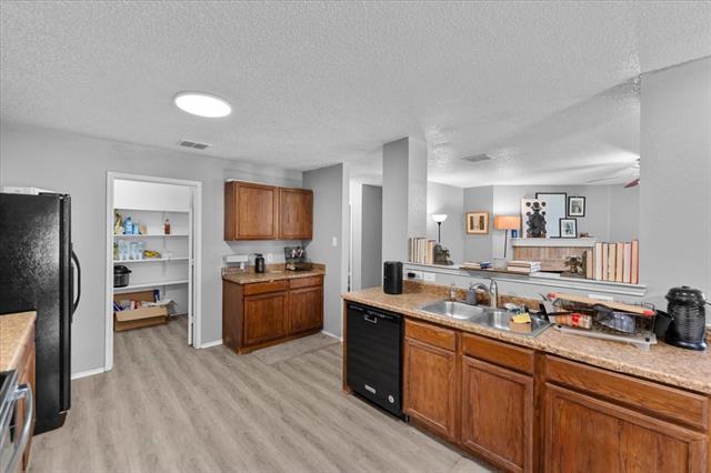 Building Photo - 5401 Pandale Valley Dr