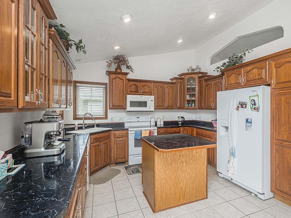 Building Photo - 809 S Outlook Dr