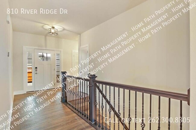 Building Photo - 810 River Ridge Dr