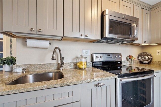 Building Photo - 74-76-76 Bromfield St