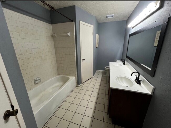 Building Photo - 11013 Crenchrus Ct
