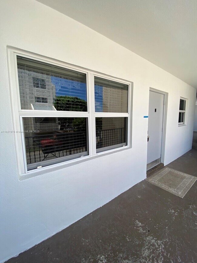 Building Photo - 2860 NE 14th Street Causeway