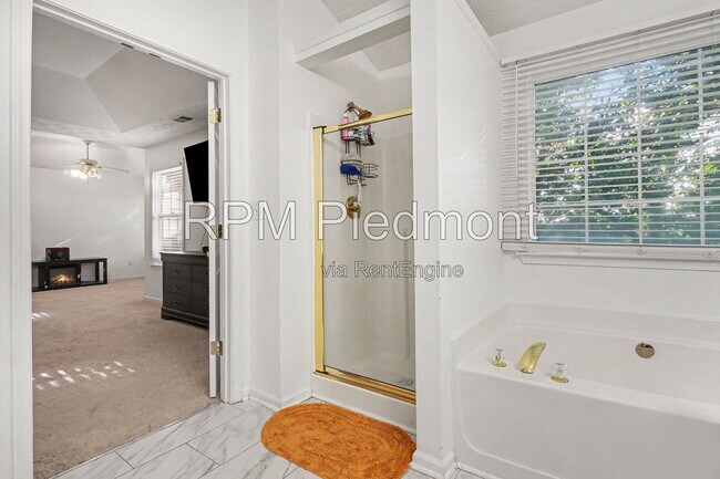 Building Photo - 550 Claudel Ct SW