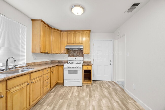 Building Photo - 16385 Gordon Way