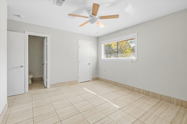 Building Photo - 501 Ladd St