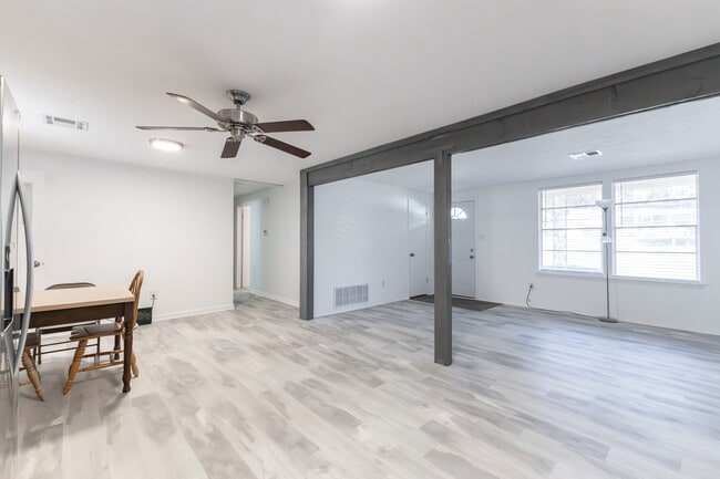 Building Photo - 617 Wisteria Rd