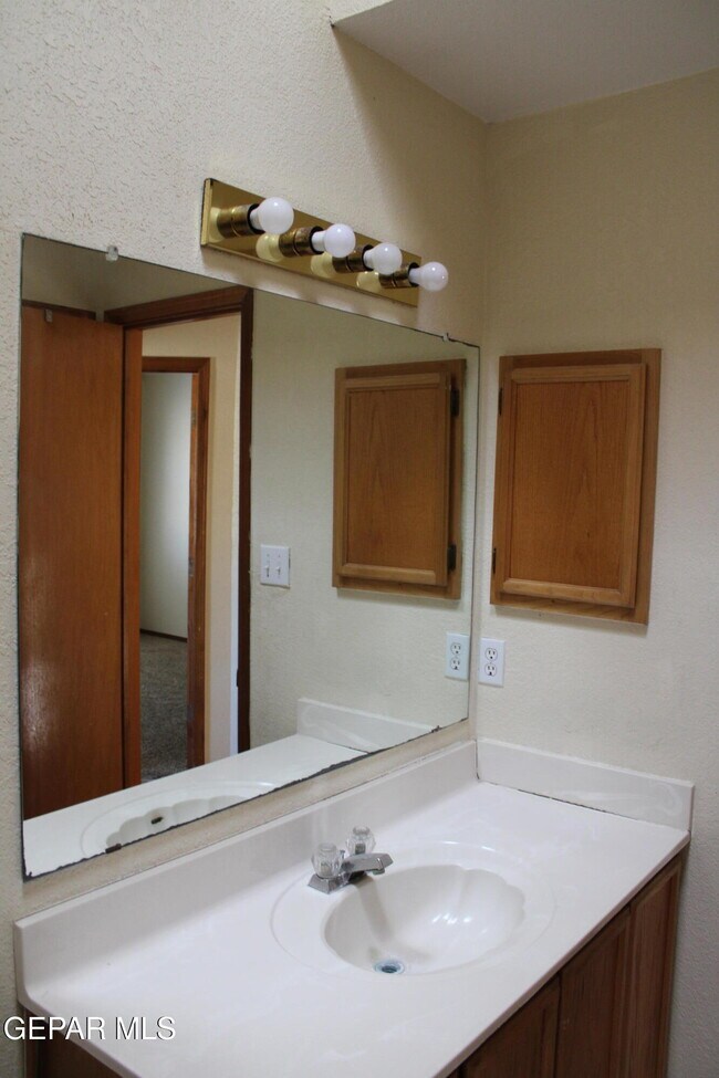 Building Photo - 704 Springfire Dr