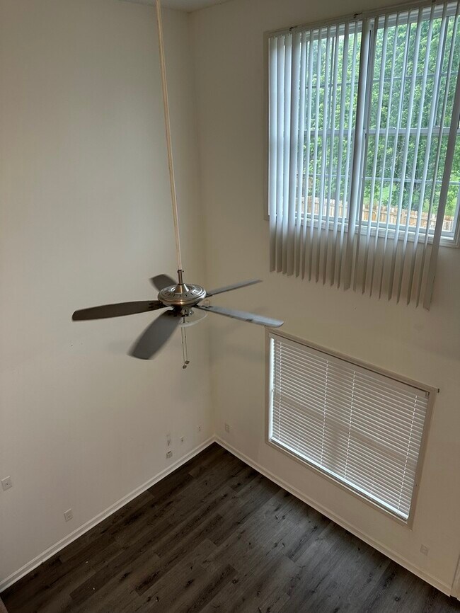 Building Photo - 105 Crestfield Cir