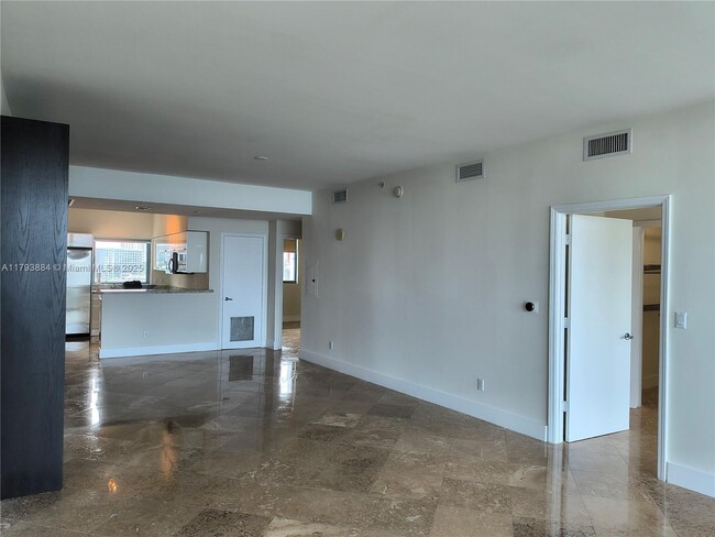 Building Photo - 601 NE 36th St