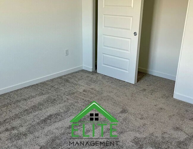 Building Photo - Impeccable 3-Bedroom, 2-Bath Home in the H...
