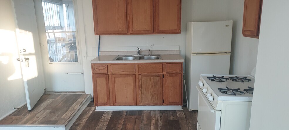 Building Photo - 2802 S Main St