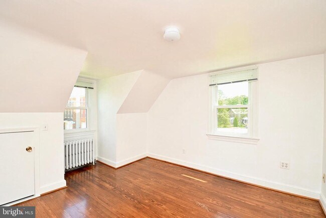 Building Photo - 8422 Radford Ave