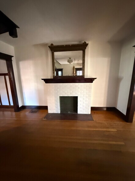 Building Photo - 963 Woodruff Pl W Dr