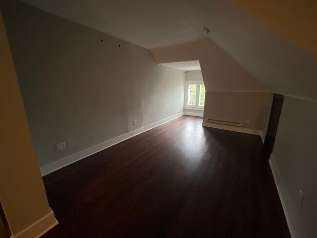Building Photo - 1702-1704 Bryden Rd
