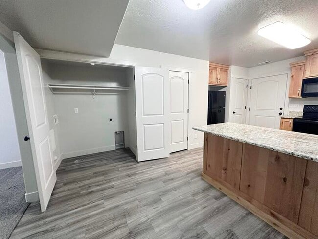 Building Photo - 483 N 2650 W