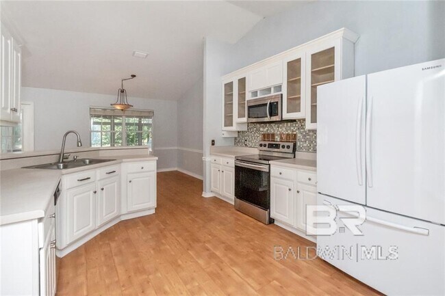 Building Photo - 30894 Pinyon Dr