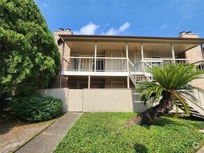 Building Photo - 2110 Wilcrest Dr