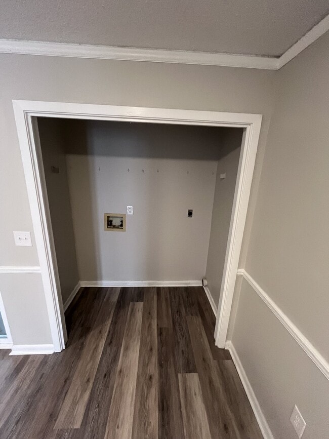 Building Photo - Townhouse available now FOR RENT in Dalevi...