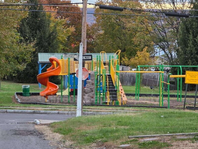 Building Photo - 39 Hutson St