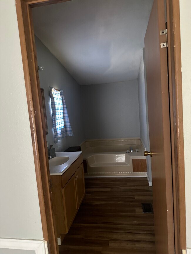 Building Photo - 122 S Georgetown Rd