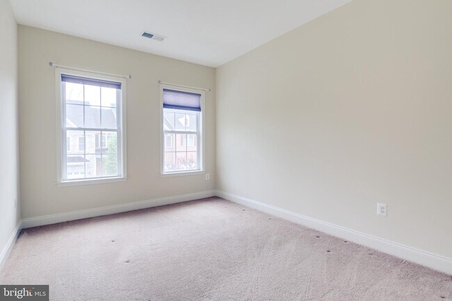 Building Photo - 42948 Courtland Chase Square