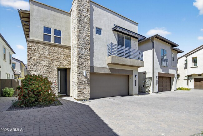 Building Photo - 2350 W Gloria Ln