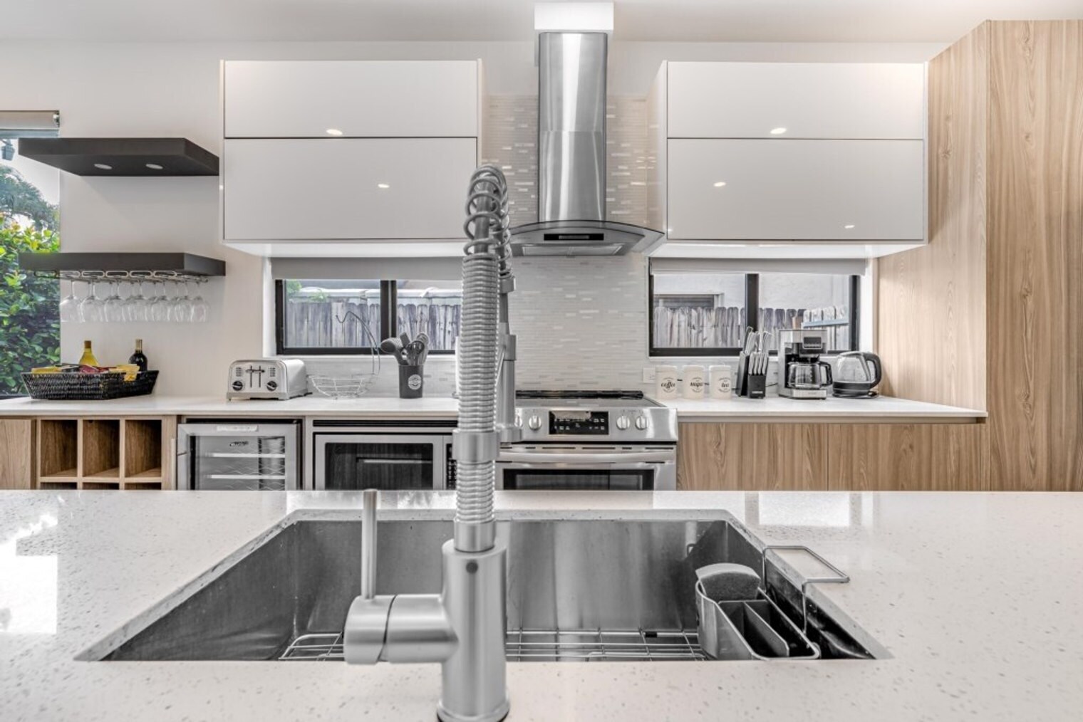 Building Photo - 828 SW 14th Ct