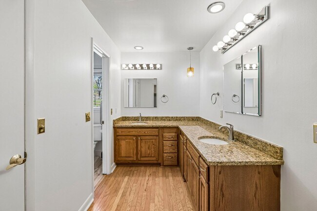 Building Photo - Experience the perfect blend of privacy and open space in this beautifully maintained 3-bedroom, ...