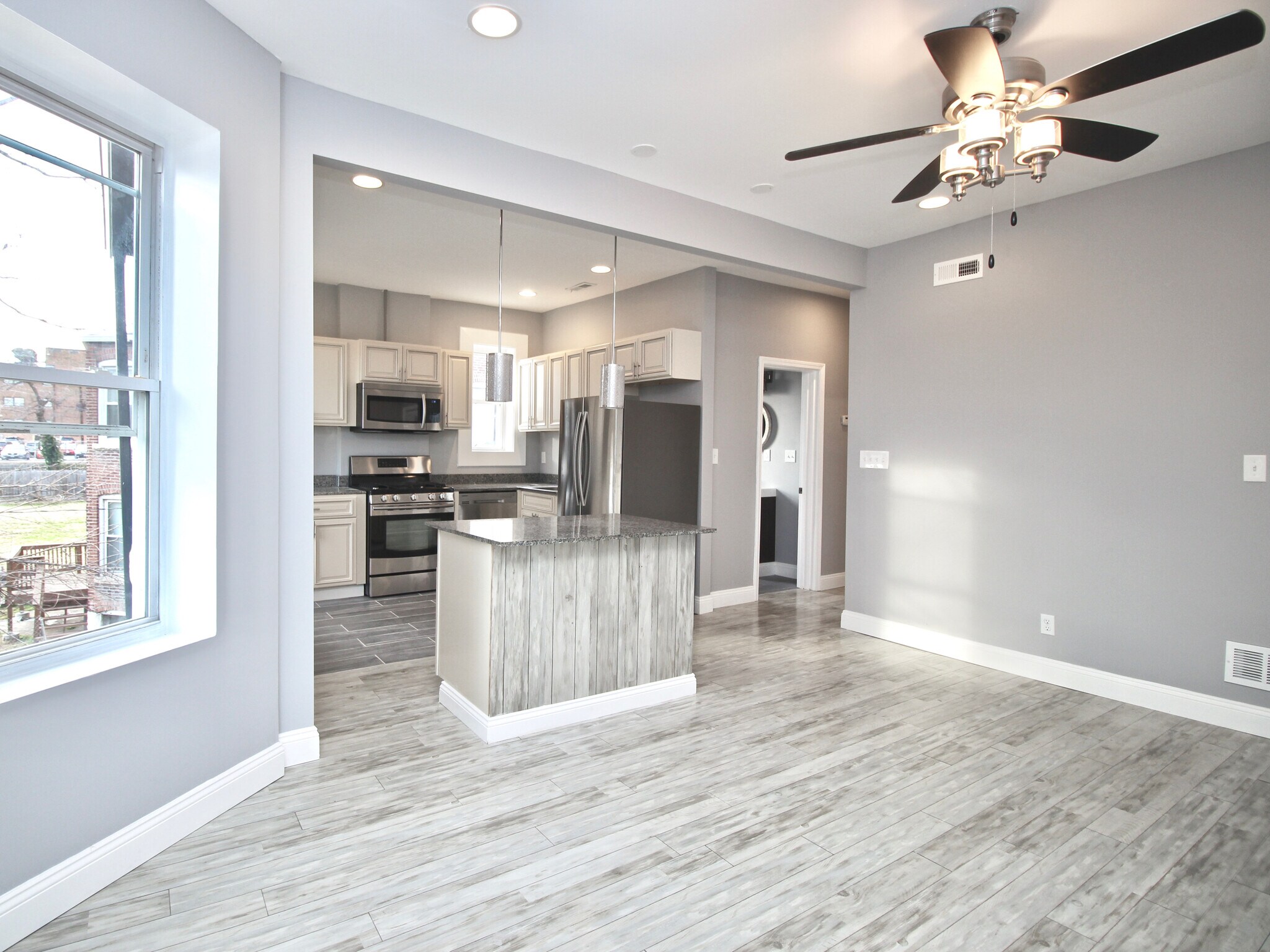 Building Photo - 3526 Vista Ave