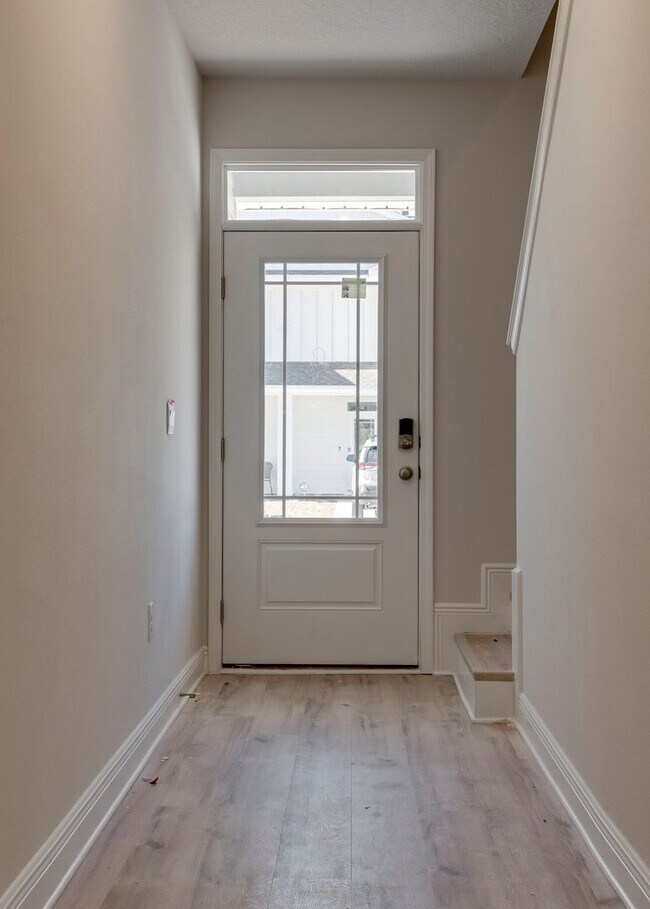 Building Photo - NEWER LUXURY TOWNHOME IN SANTA ROSA BEACH