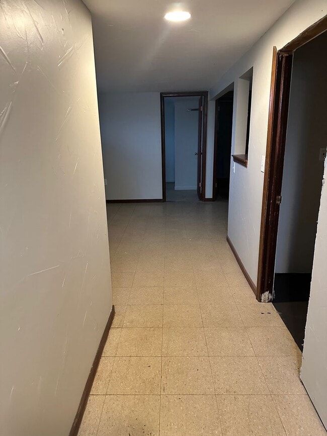 Building Photo - 3 bdrm with finished basement!