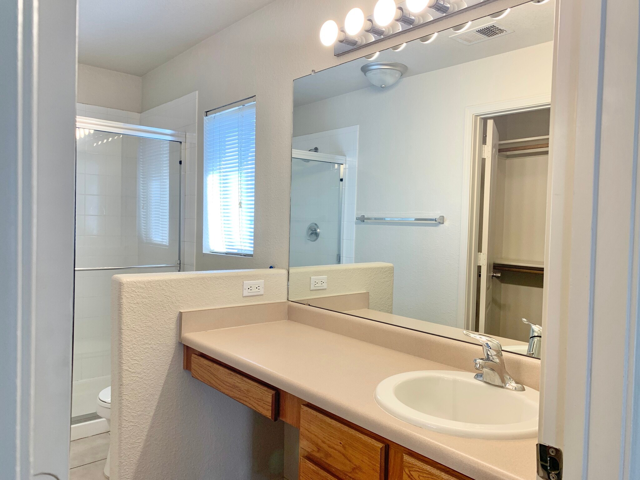 1st Bathroom - 6501 San Antonio Dr NE