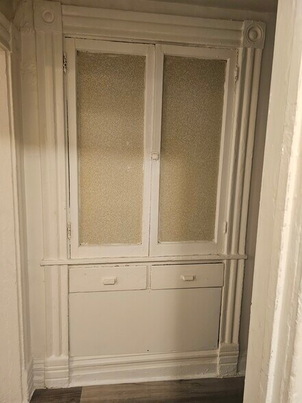 BUILT IN CHINA CABINET - 3535 S Hamilton Ave