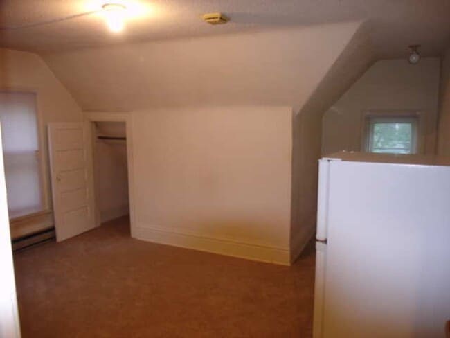 Building Photo - 209 E Mifflin St