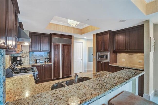 Building Photo - 17875 Collins Ave