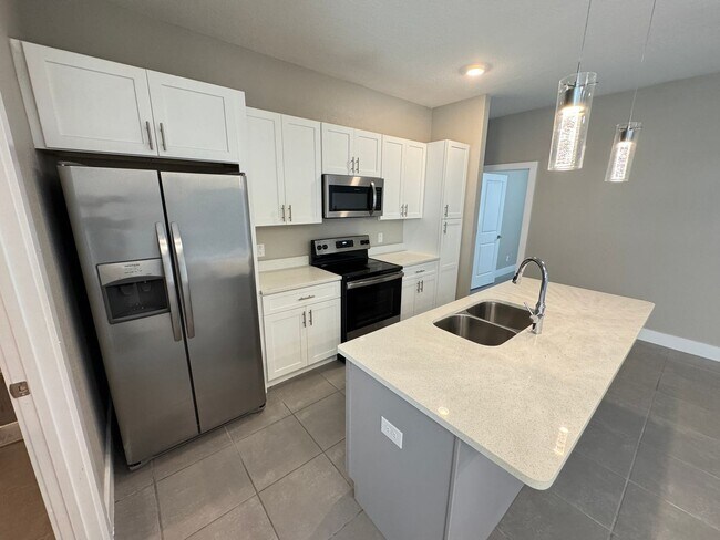 Building Photo - Spacious 4-Bedroom Home in Poinciana – Internet Included & No HOA Approval Required