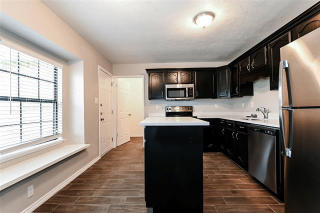 Building Photo - 1704 Panola Dr