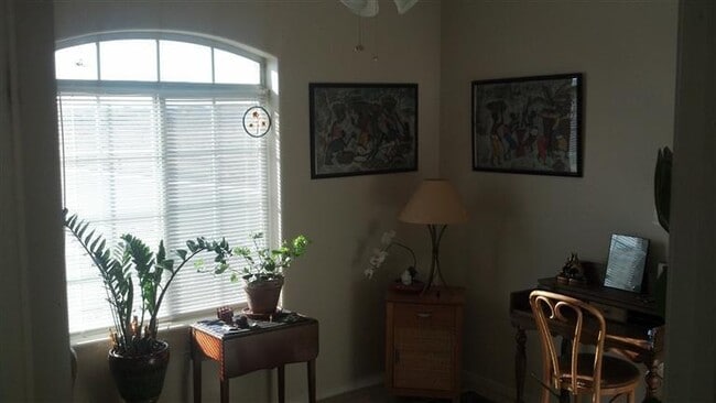 Building Photo - 2 Romans Pl